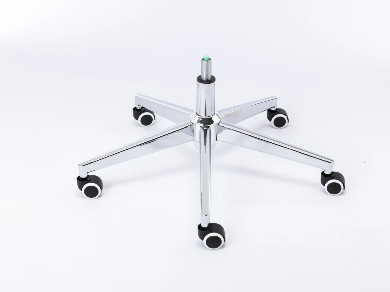 Assembled chrome five-star chair foot with castors and a gas-lift cylinder